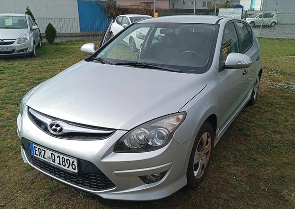 Hyundai I30 cena 18590 przebieg: 199999, rok produkcji 2011 z Oborniki małe 79